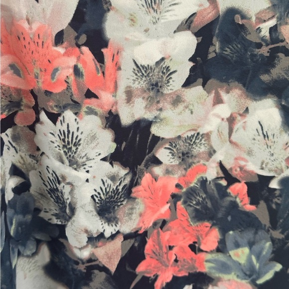 💥Maggy London Silky Floral Dress, NWOT - Picture 4 of 8